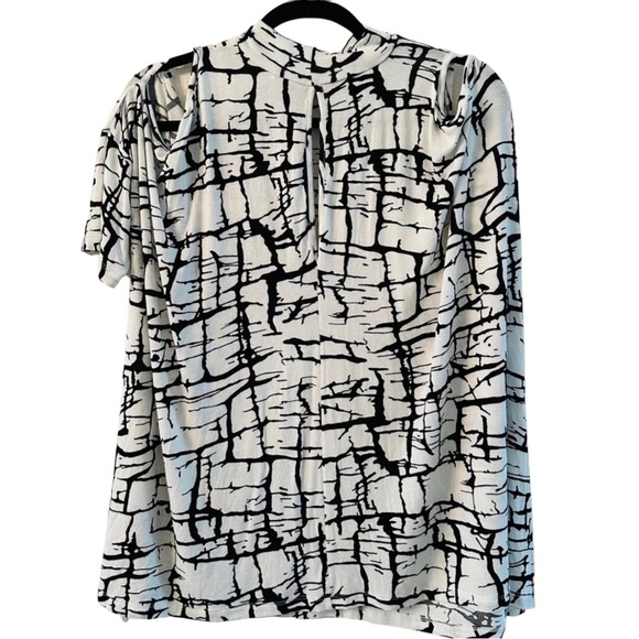 ASOS Woman’s Maternity Cold Shoulder White and Black Blouse size 8 - Picture 2 of 11